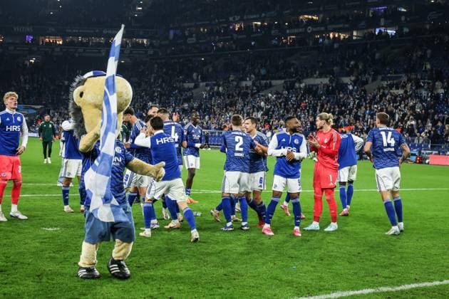Sport, Football, 2 Bundesliga Season 2025 2026 7 Matchday FC Schalke 04 SpVgg Greuther Fürth 26 09 2025, VELTINS Arena The players of FC Schalke 04 are happy about the victory after the match Gelsenkirchen VELTINS Arena Nordrhein Westfalen Germany
