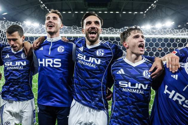 Sport, Football, 2 Bundesliga Season 2025 2026 7 Matchday FC Schalke 04 SpVgg Greuther Fürth 26 09 2025, VELTINS Arena Justin Heekeren FC Schalke 04, 28 Kenan Karaman Schalke 04, 19 Vitalie Becker FC Schalke 04, 33 Gelsenkirchen VELTINS Arena Nordrhein Westfalen Germany