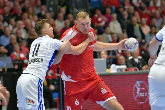 Dainis Kristopans MT Melsungen 10 on the ball , Nicolaj Joergensen HSV Hamburg 11 L , GER, MT Melsungen Handball Sport Verein Hamburg, Handball, 1 Bundesliga, 6 Matchday, Season 2025 2026, 26 09 2025, GER, MT Melsungen HSV Hamburg, Handball, 1 Bundesliga, 6 Matchday, Season 2025 2026, 26 09 2025 Kassel Copyright: xEibner-Pressefotox xRolandxSippelx EP_RSL