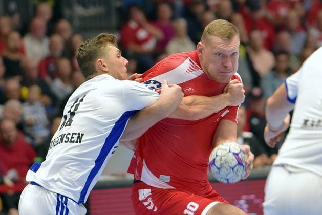 Dainis Kristopans MT Melsungen 10 on the ball , Nicolaj Joergensen HSV Hamburg 11 L , GER, MT Melsungen Handball Sport Verein Hamburg, Handball, 1 Bundesliga, 6 Matchday, Season 2025 2026, 26 09 2025, GER, MT Melsungen HSV Hamburg, Handball, 1 Bundesliga, 6 Matchday, Season 2025 2026, 26 09 2025 Kassel Copyright: xEibner-Pressefotox xRolandxSippelx EP_RSL