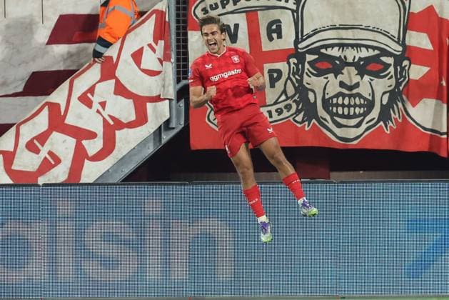 Bart van Rooij of FC Twente celebrates after scoring the goal during the match FC Twente vs Fortuna Sittard at the Grolsch Veste for the Dutch Vriendenloterij Eredivisie season 2025-2026 in ENSCHEDE, Netherlands on 26 september 2025, (photo by Peter Lous EYE4images DeFodi Images) Bart van Rooij of FC Twente celebrates after scoring the goal during the match FC Twente vs Fortuna Sittard at the Grolsch Veste for the Dutch Vriendenloterij Eredivisie season 2025 2026 in ENSCHEDE, Netherlands on 26 september 2025, photo by Peter Lous EYE4images DeFodi Images