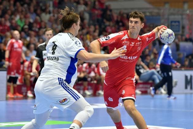 Nikolaj Enderleit MT Melsungen 4 on the ball , Andreas Magaard HSV Hamburg 4 L , GER, MT Melsungen Handball Sport Verein Hamburg, Handball, 1 Bundesliga, Matchday 6, Season 2025 2026, 26 09 2025, GER, MT Melsungen HSV Hamburg, Handball, 1 Bundesliga, Matchday 6, Season 2025 2026, 26 09 2025 Kassel Copyright: xEibner-Pressefotox xRolandxSippelx EP_RSL