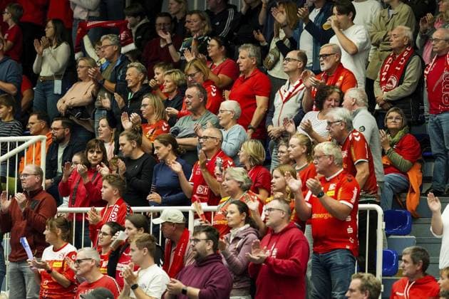 Handball in Essen FOR EDITORIAL PURPOSES ONLY EDITORIAL USE ONLY p The match between TUSEM Essen and TSV Bayer Dormagen ended on 26 09 2025 at the Sporthalle Am Hallo, Ernestinenstraße 57 with X X Michael Gohl FUNKE Foto Services p Sport Deutschland Nordrhein Westfalen Essen Copyright MichaelxGohl Copyright: MichaelxGohl doc82kap20sftklwvpsfrz ,EDITORIAL USE ONLY Copyright: MichaelxGohl