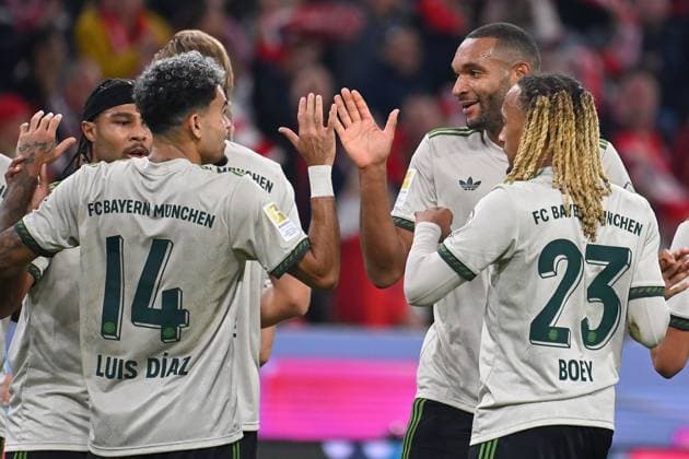 Goal celebration after goal to 1 0 with Luis DIAZ Bayern Muenchen ,Jonathan TAH Bayern Muenchen ,Sacha BOEY Bayern Muenchen , Cheering,Joy,Enthusiasm,Action, Soccer 1 Bundesliga Season 2025 2026, 5 Matchday, Matchday05 FC Bayern Muenchen SV Werder Bremen on 26 09 2025 , A L L I A N Z A R E N A