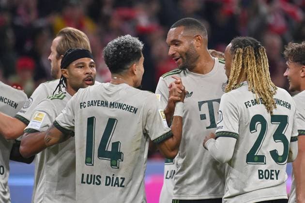 Goal celebration after goal to 1 0 with Serge GNABRY FC Bayern Muenchen , Luis DIAZ Bayern Muenchen ,Jonathan TAH Bayern Muenchen ,Sacha BOEY Bayern Muenchen , Cheering,Joy,Enthusiasm,Action, Soccer 1 Bundesliga Season 2025 2026, Matchday 5, Matchday 05 FC Bayern Muenchen SV Werder Bremen on 26 09 2025 , A L L I A N Z A R E N A