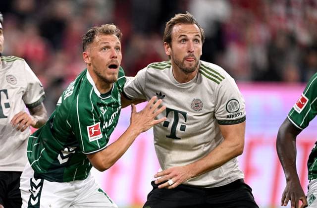 Soccer 1 Bundesliga Season 2025 2026 5 Matchday FC Bayern Muenchen SV Werder Bremen 26 09 2025 Senne Lynen left, SV Werder Bremen vs Harry Kane right, FC Bayern Muenchen