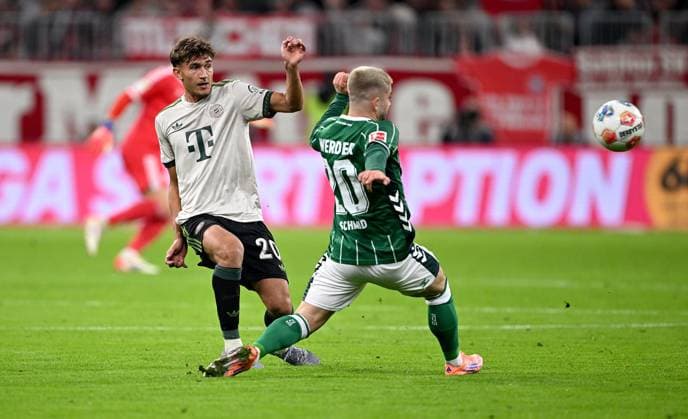 Soccer 1 Bundesliga Season 2025 2026 5 Matchday FC Bayern Muenchen SV Werder Bremen 26 09 2025 Tom Bischof left, FC Bayern Muenchen vs Romano Schmid right, SV Werder Bremen