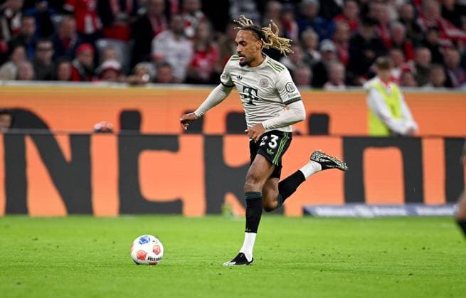 Soccer 1 Bundesliga Season 2025 2026 5 Matchday FC Bayern Muenchen SV Werder Bremen 26 09 2025 Sacha Boey FC Bayern Muenchen