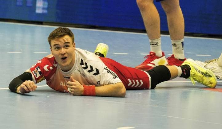 Handball in Essen FOR EDITORIAL PURPOSES ONLY EDITORIAL USE ONLY p Max Neuhaus of TUSEM Essen in the match against TSV Bayer Dormagen The match between TUSEM Essen and TSV Bayer Dormagen ended on 26 09 2025 at the Sporthalle Am Hallo, Ernestinenstraße 57 with X X Michael Gohl FUNKE Foto Services p Sport Deutschland Nordrhein Westfalen Essen Copyright MichaelxGohl Copyright: MichaelxGohl doc82kap7m15on93cpef1n ,EDITORIAL USE ONLY Copyright: MichaelxGohl
