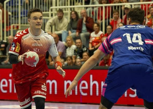 Handball in Essen FOR EDITORIAL PURPOSES ONLY EDITORIAL USE ONLY p Max Neuhaus of TUSEM Essen in the match against TSV Bayer Dormagen The match between TUSEM Essen and TSV Bayer Dormagen ended on 26 09 2025 at the Sporthalle Am Hallo, Ernestinenstraße 57 with X X Michael Gohl FUNKE Foto Services p Sport Deutschland Nordrhein Westfalen Essen Copyright MichaelxGohl Copyright: MichaelxGohl doc82kap9a429v1a2u68frz ,EDITORIAL USE ONLY Copyright: MichaelxGohl
