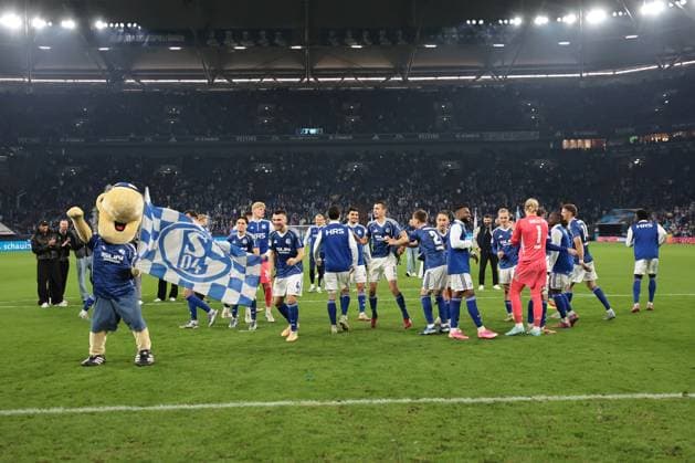 The players of FC Schalke 04 are happy about the 1 0 victory in the match of the 2 Bundesliga season 2025 26 FC Schalke 04 Greuther Fürth Copyright Thomas Pakusch Copyright: Thomas Pakusch