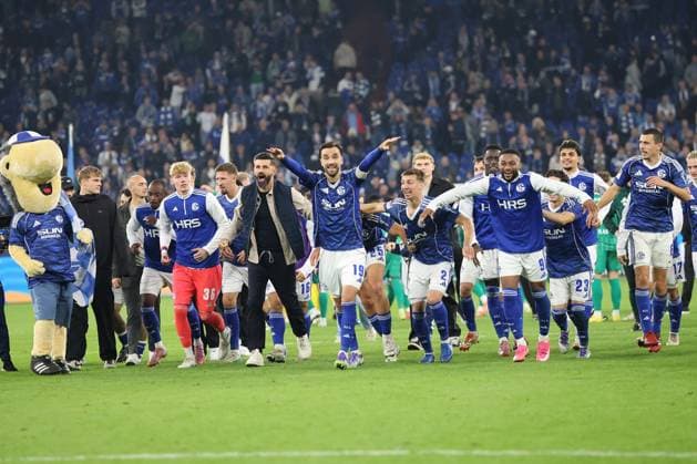 The players of FC Schalke 04 are happy about the 1 0 victory in the match of the 2 Bundesliga season 2025 26 FC Schalke 04 Greuther Fürth Copyright Thomas Pakusch Copyright: Thomas Pakusch
