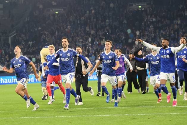 The players of FC Schalke 04 are happy about the 1 0 victory in the match of the 2 Bundesliga season 2025 26 FC Schalke 04 Greuther Fürth Copyright Thomas Pakusch Copyright: Thomas Pakusch