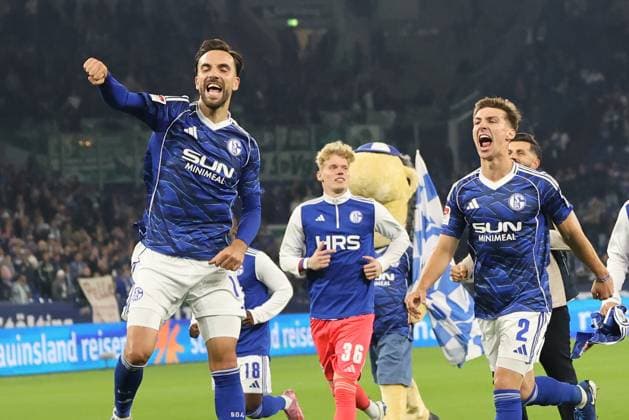 The players of FC Schalke 04 are happy about the 1 0 victory in the match of the 2 Bundesliga season 2025 26 FC Schalke 04 Greuther Fürth Copyright Thomas Pakusch Copyright: Thomas Pakusch