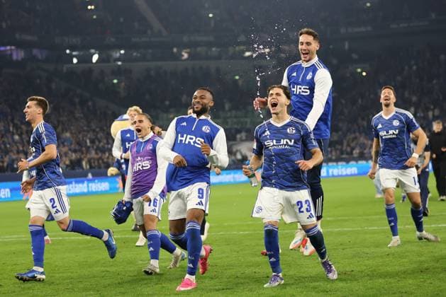 The players of FC Schalke 04 are happy about the 1 0 victory in the match of the 2 Bundesliga season 2025 26 FC Schalke 04 Greuther Fürth Copyright Thomas Pakusch Copyright: Thomas Pakusch