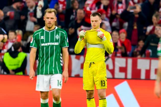 GER, DFB, FC Bayern Muenchen vs SV Werder Bremen 26 09 2025, Allianz Arena, Muenchen, GER, DFB, FC Bayern Muenchen vs SV Werder Bremen , in the picture disappointed disappointed sad dissapointed after the 2 0 Karl Hein Werder Bremen 13 nordphotoxGmbHx xStraubmeier nph00004