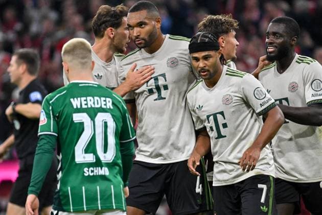 GER, Bayern, Muenchen, Football, FC Bayern Muenchen SV Werder Bremen, at the Allianz Arena, Muenchen, Bundesliga, Matchday 5, 26 09 25, f l Romano Schmid SV Werder Bremen, 20 , Leon Goretzka FC Bayern Muenchen, 8 , Jonathan Tah FC Bayern Muenchen, 4 , Serge Gnabry FC Bayern Muenchen, 7 , Tom Bischof FC Bayern Muenchen, 20 , Dayot Upamecano FC Bayern Muenchen, 2 FC Bayern Muenchen im Torjubel, Freude, Emotionen, Jubel, Feiern DFL DFB regulations prohibit any use of photographs as image sequences and or quasi video, Copyright: HMB-Media MichaelxNibel