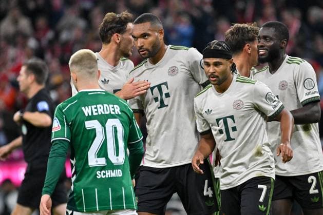 GER, Bayern, Muenchen, Football, FC Bayern Muenchen SV Werder Bremen, at the Allianz Arena, Muenchen, Bundesliga, Matchday 5, 26 09 25, f l Romano Schmid SV Werder Bremen, 20 , Leon Goretzka FC Bayern Muenchen, 8 , Jonathan Tah FC Bayern Muenchen, 4 , Serge Gnabry FC Bayern Muenchen, 7 , Tom Bischof FC Bayern Muenchen, 20 , Dayot Upamecano FC Bayern Muenchen, 2 FC Bayern Muenchen im Torjubel, Freude, Emotionen, Jubel, Feiern DFL DFB regulations prohibit any use of photographs as image sequences and or quasi video, Copyright: HMB-Media MichaelxNibel