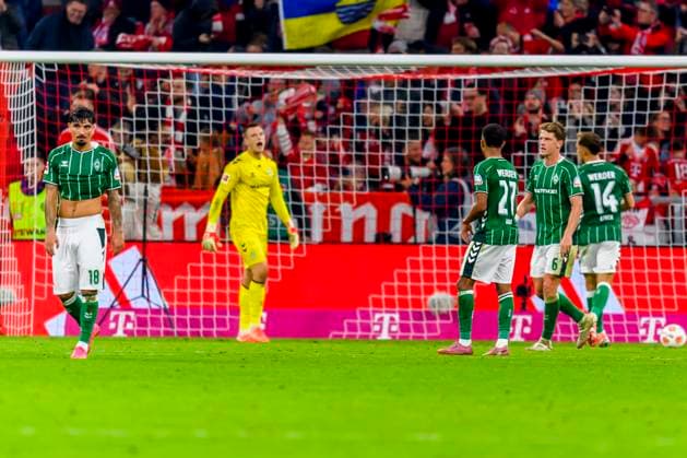 GER, DFB, FC Bayern Muenchen vs SV Werder Bremen 26 09 2025, Allianz Arena, Muenchen, GER, DFB, FC Bayern Muenchen vs SV Werder Bremen , in the picture disappointed disappointed sad dissapointed after the goal to 2 0 Cameron Puertas Werder Bremen 18 Karl Hein Werder Bremen 13 Felix Agu Werder Bremen 27 Senne Lynen Werder Bremen 14 nordphotoxGmbHx xStraubmeier nph00004