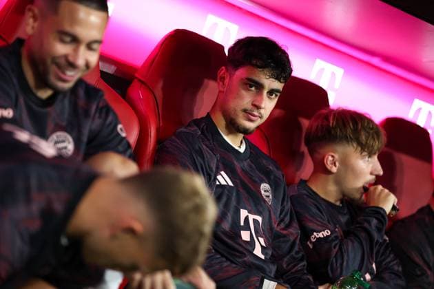 Soccer 1 Bundesliga 5 Matchday FC Bayern Munich SV Werder Bremen on 26 09 2025 at the Allianz Arena in Munich Aleksander Pavlovic Munich DFL regulations prohibit any use of photographs as image sequences and or quasi video xMSx