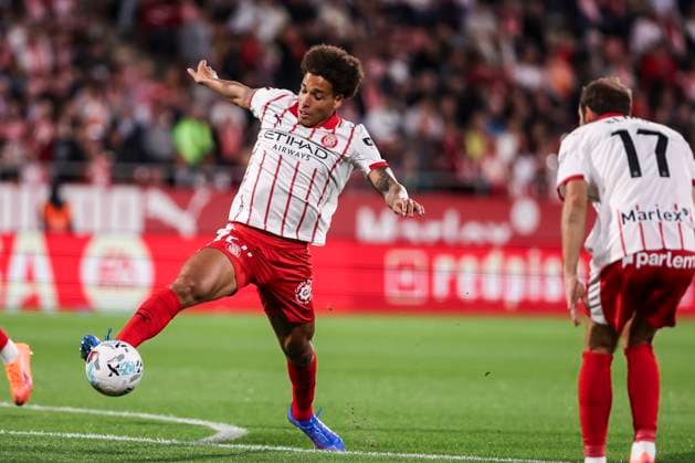 September 26, 2025, Girona, Girona, SPAIN: Axel Witsel of Girona FC in action during the Spanish league, La Liga EA Sports, football match played between Girona FC and RCD Espanyol at Montilivi stadium on September 26, 2025 in Girona, Spain. Girona SPAIN - ZUMAa181 20250926_zaa_a181_129 Copyright: xJavierxBorregox