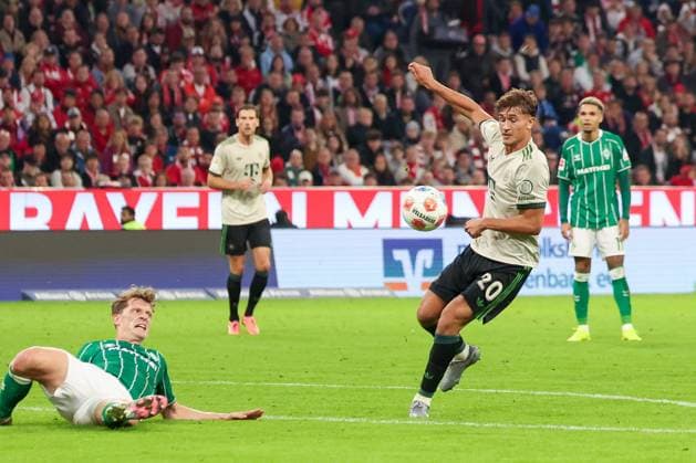 Tom Bischof 20 FC Bayern Muenchen with a shot that Jens Stage 6 SV Werder Bremen blocks, FC Bayern Muenchen vs SV Werder Bremen, DFL, Bundesliga, Saison 2025 2026, Allianz Arena, Hinrunde, 5 Spieltag, 26 09 2025 DFB regulations prohibit any use of photographs as image sequences and or quasi video Muenchen Bayern Germany Copyright: xkolbert-press MartinxAgüerax