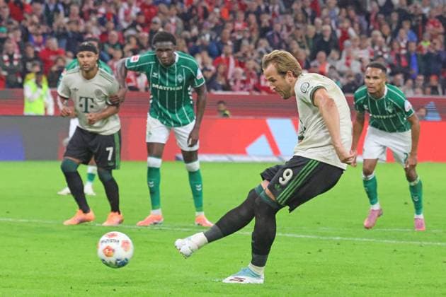 9 Harry Kane FCB scores from the penalty spot to make it 2-0 Soccer 1 BL FC Bayern Munich SV Werder Bremen 26 09 2025 Allianz Arena PHOTO Mladen Lackovic LakoPress