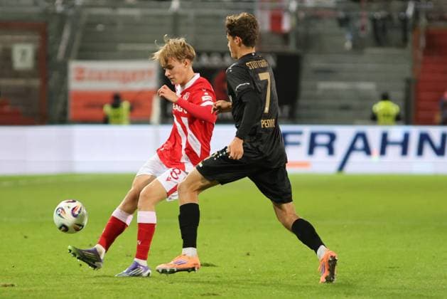 8 Lukas Michelbrink Energie Cottbus, l , 7 Lauri Penna Stuttgart Football 3 Liga 2025 2026 FC Energie Cottbus VfB Stuttgart II