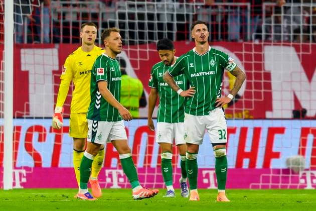 GER, DFB, FC Bayern Muenchen vs SV Werder Bremen 26 09 2025, Allianz Arena, Muenchen, GER, DFB, FC Bayern Muenchen vs SV Werder Bremen , in the picture disappointed disappointed sad dissapointed after the 3 0 Karl Hein Werder Bremen 13 Senne Lynen Werder Bremen 14 Yukinari Sugawara Werder Bremen 3 Marco Friedl Werder Bremen 32 nordphotoxGmbHx xStraubmeier nph00004