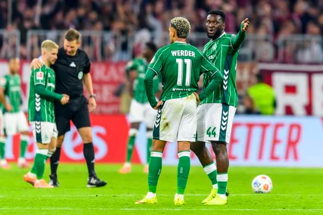 GER, DFB, FC Bayern Muenchen vs SV Werder Bremen 26 09 2025, Allianz Arena, Muenchen, GER, DFB, FC Bayern Muenchen vs SV Werder Bremen , in the picture disappointed disappointed sad dissapointed after the 3 0 Justin Njinmah Werder Bremen 11 Victor Boniface Werder Bremen 44 nordphotoxGmbHx xStraubmeier nph00004