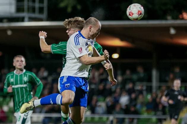 from left Mick Schmetgens SV Werder Bremen II, 4 and Jarno Janssen BSV Kickers Emden, 28 in header duel, header, duel, action, action, match scene, 26 09 2025, Bremen Germany , Soccer, Regionalliga Nord, SV Werder Bremen II BSV Kickers Emden xobx