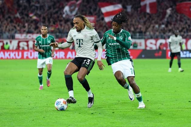 Soccer 1 Bundesliga 5 Matchday FC Bayern Munich SV Werder Bremen on 26 09 2025 at the Allianz Arena in Munich Sascha Boey Munich , left Samuel Mbangula Bremen , right DFL regulations prohibit any use of photographs as image sequences and or quasi video xMSx