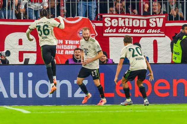 GER, DFB, FC Bayern Muenchen vs SV Werder Bremen 26 09 2025, Allianz Arena, Muenchen, GER, DFB, FC Bayern Muenchen vs SV Werder Bremen , in the picture cheering after the goal after the 4 0 by Konrad Laimer FCB 27 with Mike FCB 36 and Tom Bischof FCB 20 nordphotoxGmbHx xStraubmeier nph00004