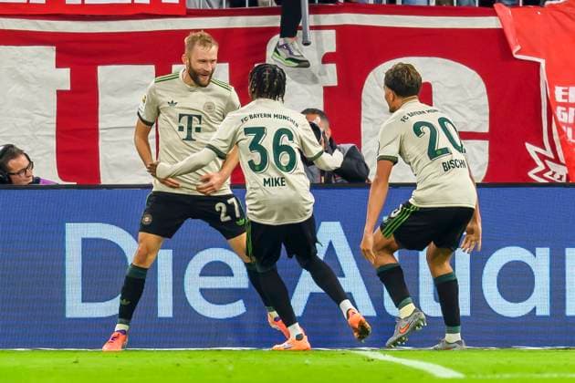 GER, DFB, FC Bayern Muenchen vs SV Werder Bremen 26 09 2025, Allianz Arena, Muenchen, GER, DFB, FC Bayern Muenchen vs SV Werder Bremen , in the picture cheering after the goal after the 4 0 by Konrad Laimer FCB 27 with Mike FCB 36 and Tom Bischof FCB 20 nordphotoxGmbHx xStraubmeier nph00004