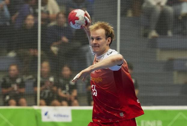 Handball in Essen FOR EDITORIAL PURPOSES ONLY EDITORIAL USE ONLY p Oskar Kostuj from TUSEM Essen in the match against TSV Bayer Dormagen The match between TUSEM Essen and TSV Bayer Dormagen ended on 26 09 2025 at the Sporthalle Am Hallo, Ernestinenstraße 57 with 38 40 Michael Gohl FUNKE Foto Services p Sport Deutschland Nordrhein Westfalen Essen Copyright MichaelxGohl Copyright: MichaelxGohl doc82kbc8ozoqvyc3ub27x ,EDITORIAL USE ONLY Copyright: MichaelxGohl