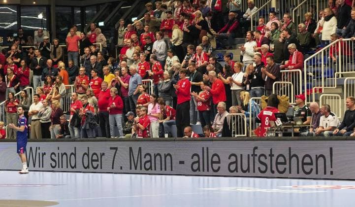 Handball in Essen FOR EDITORIAL PURPOSES ONLY EDITORIAL USE ONLY p The match between TUSEM Essen and TSV Bayer Dormagen ended on 26 09 2025 at the Sporthalle Am Hallo, Ernestinenstraße 57 with 38 40 Michael Gohl FUNKE Foto Services p Sport Deutschland Nordrhein Westfalen Essen Copyright MichaelxGohl Copyright: MichaelxGohl doc82kbcaklcn41fwdsngt0 ,EDITORIAL USE ONLY Copyright: MichaelxGohl