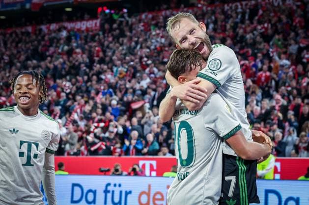 Team FC Bayern Muenchen celebrating Konrad Laimers goal 27 FC Bayern Muenchen after his goal for 4 0, with Tom Bischof 20 FC Bayern Muenchen and Wisdom Mike 36 FC Bayern Muenchen , FC Bayern Muenchen vs SV Werder Bremen, DFL, Bundesliga, Saison 2025 2026, Allianz Arena, Hinrunde, 5 Spieltag, 26 09 2025 DFB regulations prohibit any use of photographs as image sequences and or quasi video Muenchen Bayern Germany Copyright: xkolbert-press MartinxAgüerax