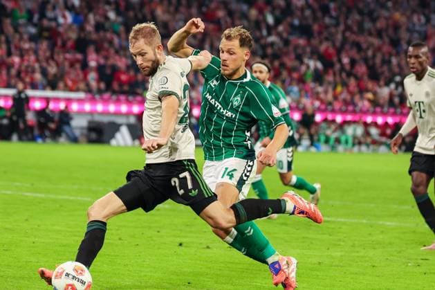 Konrad Laimer 27 FC Bayern Muenchen with the 4 0, Senne Lynen 14 SV Werder Bremen cant stop it, FC Bayern Muenchen vs SV Werder Bremen, DFL, Bundesliga, 2025 2026 season, Allianz Arena, Hinrunde, 5 Spieltag, 26 09 2025 DFB regulations prohibit any use of photographs as image sequences and or quasi video Muenchen Bayern Germany Copyright: xkolbert-press MartinxAgüerax