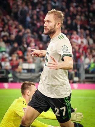 Konrad Laimer 27 FC Bayern Muenchen celebrates his goal for 4 0, FC Bayern Muenchen vs SV Werder Bremen, DFL, Bundesliga, Saison 2025 2026, Allianz Arena, Hinrunde, 5 Spieltag, 26 09 2025 DFB regulations prohibit any use of photographs as image sequences and or quasi video Muenchen Bayern Germany Copyright: xkolbert-press MartinxAgüerax