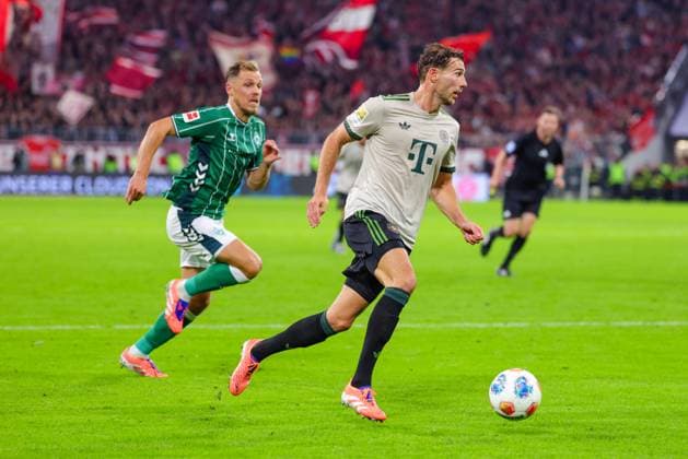 Leon Goretzka 8, FC Bayern Munich and Senne Lynen 14, SV Werder Bremen at the match between FC Bayern Munich v SV Werder Bremen, Football, Men, Bundesliga, 2025 2026, Matchday 5 on 26 09 2025 in Munich, Allianz Arena DFL and DFB regulations prohibit any use of photographs as image sequences and or quasi video Bayern Germany