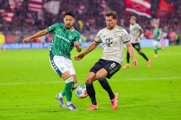Yukinari Sugawara 3, SV Werder Bremen and Leon Goretzka 8, FC Bayern München at the match between FC Bayern München v SV Werder Bremen, Football, Men, Bundesliga, 2025 2026, Matchday 5 on 26 09 2025 in Munich, Allianz Arena DFL and DFB regulations prohibit any use of photographs as image sequences and or quasi video Bayern Germany