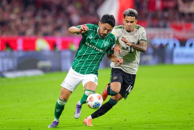 Yukinari Sugawara 3, SV Werder Bremen and Luis Diaz 14, FC Bayern München at the match between FC Bayern München v SV Werder Bremen, Football, Men, Bundesliga, 2025 2026, Matchday 5 on 26 09 2025 in Munich, Allianz Arena DFL and DFB regulations prohibit any use of photographs as image sequences and or quasi video Bayern Germany