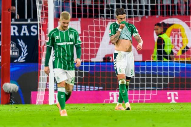 GER, DFB, FC Bayern Muenchen vs SV Werder Bremen 26 09 2025, Allianz Arena, Muenchen, GER, DFB, FC Bayern Muenchen vs SV Werder Bremen , im Bild Marco Friedl Werder Bremen 32 enttäuscht enttaeuscht traurig dissapointed nordphotoxGmbHx xStraubmeier nph00004