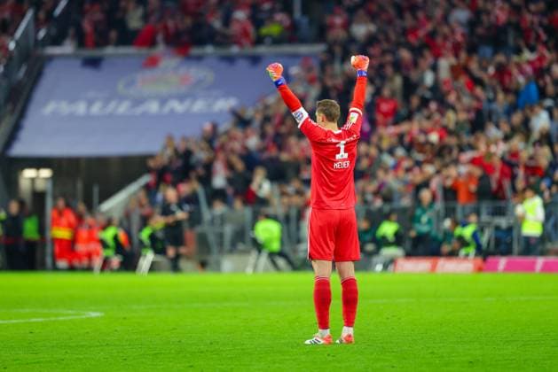Manuel Neuer 1, FC Bayern München Goal for 4 0 at the match between FC Bayern München v SV Werder Bremen, Football, Men, Bundesliga, 2025 2026, Matchday 5 on 26 09 2025 in Munich, Allianz Arena DFL and DFB regulations prohibit any use of photographs as image sequences and or quasi video Bayern Germany