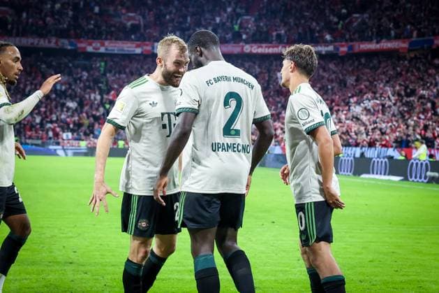 Goalscorer to 4 0 Konrad Laimer 27 FC Bayern Muenchen cheers with Dayot Upamecano 2 FC Bayern Muenchen and Tom Bischof 20 FC Bayern Muenchen , FC Bayern Muenchen vs SV Werder Bremen, DFL, Bundesliga, Saison 2025 2026, Allianz Arena, Hinrunde, 5 Spieltag, 26 09 2025 DFB regulations prohibit any use of photographs as image sequences and or quasi video Muenchen Bayern Germany Copyright: xkolbert-press MartinxAgüerax
