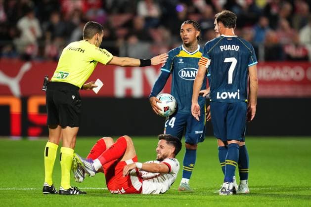 ESP: Girona FC - Sevilla FC. La Liga 2025-2026. Date 7 Javi Puado, Thyrhys Dolan of RCD Espanyol and Alex Moreno of Girona FC during the La Liga match 2025-2026, date 7 between Girona FC and RCD Espanyol played at Montilivi Stadium on September 26, 2025 in Girona, Spain. Contributor Copyright: xPressinphotox PS_240926_GIR_ESP_2526_023