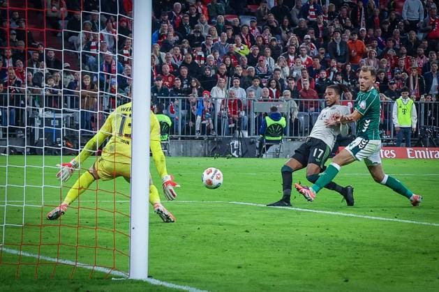 Karl Hein 13 SV Werder Bremen holds a shot on goal by Michael Olise 17 FC Bayern Muenchen , with Senne Lynen 14 SV Werder Bremen , FC Bayern Muenchen vs SV Werder Bremen, DFL, Bundesliga, Saison 2025 2026, Allianz Arena, Hinrunde, 5 Spieltag, 26 09 2025 DFB regulations prohibit any use of photographs as image sequences and or quasi video Muenchen Bayern Germany Copyright: xkolbert-press MartinxAgüerax