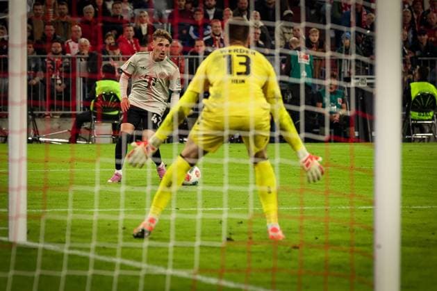 Lennart Karl 42 FC Bayern Muenchen with an action in front of the goal by Karl Hein 13 SV Werder Bremen , FC Bayern Muenchen vs SV Werder Bremen, DFL, Bundesliga, Saison 2025 2026, Allianz Arena, Hinrunde, 5 Spieltag, 26 09 2025 DFB regulations prohibit any use of photographs as image sequences and or quasi video Muenchen Bayern Germany Copyright: xkolbert-press MartinxAgüerax