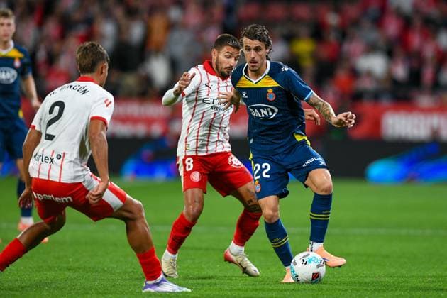 GIRONA FC vs RCD ESPANYOL Montilivi Municipal Stadium. Girona. September 26,2025 GIRONA FC-RCD ESPANYOL September 26,2025 C. Romero (22) of RCD Espanyol dribbles Portu (24) of Girona FC during the match between Girona FC and Real Betis corresponding to the seven day of La Liga EA Sports at Montilivi Municipal Stadium in Girona, Spain. Girona ESP Copyright: xS.xRosx