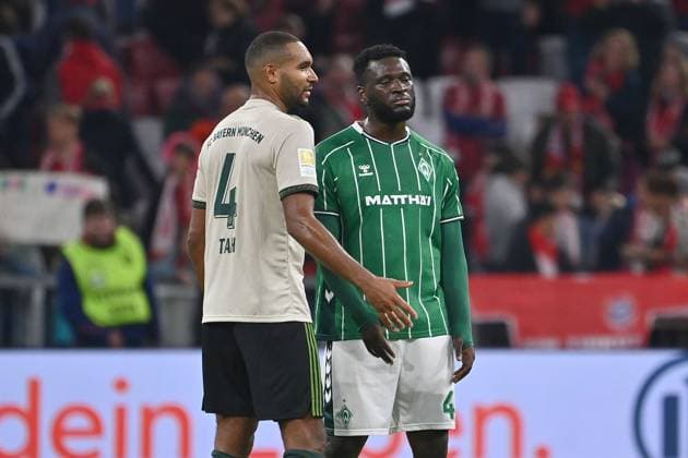 from left Jonathan TAH Bayern Muenchen with Victor BONIFACE Werder Bremen after the match Soccer 1 Bundesliga Season 2025 2026, Matchday 5, Matchday 05 FC Bayern Muenchen SV Werder Bremen 4 0 on 26 09 2025 , A L L I A N Z A R E N A Â